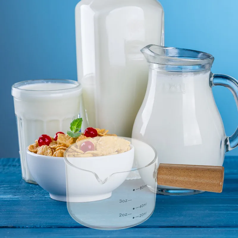 Milk Steaming Pitcher - Mini-Glaskännchen mit Holzgriff und Graduierter Messskala